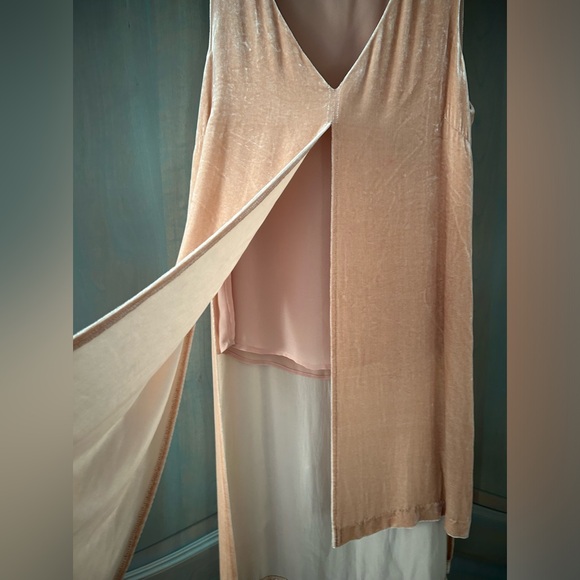 BCBG top - Picture 1 of 3